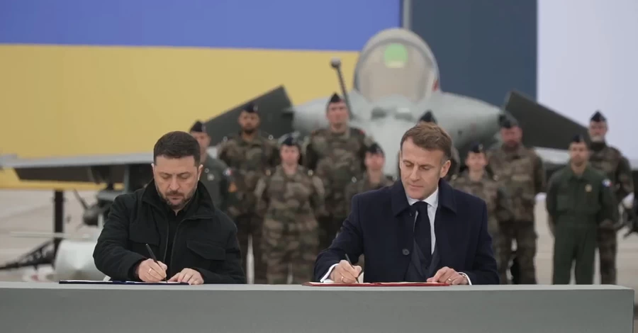 Зеленский во Франции подписал соглашение об усилении боевой авиации и ПВО