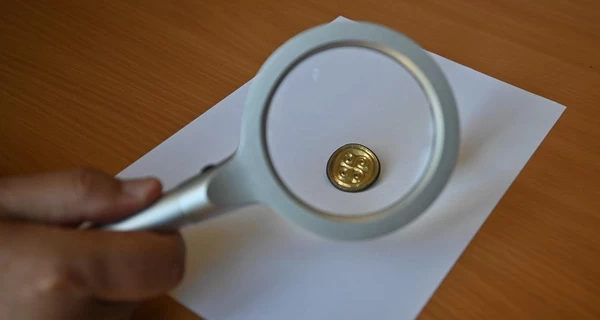 Во Львовской области будут судить мужчину за попытку продать случайно найденное старинное украшение V века