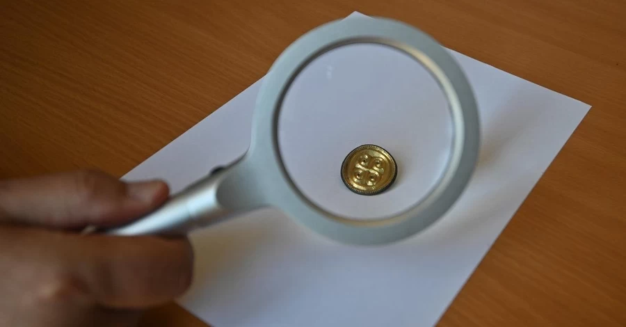 Во Львовской области будут судить мужчину за попытку продать случайно найденное старинное украшение V века