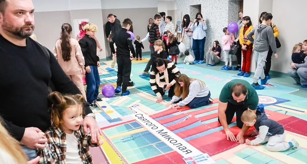 Во Львове преждевременно родившиеся дети собрали самый большой пазл страны и установили рекорд