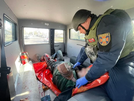   Россияне атаковали Никополь - минимум 5 пострадавших, мужчина в тяжелом состоянии