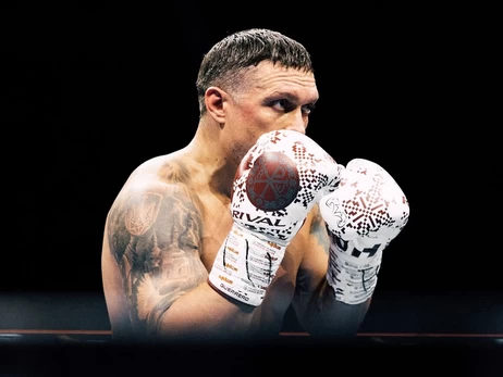 Александр Усик потерял звание абсолютного чемпиона в хевивейте