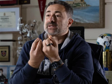 CEO Укрпошти, у якого не має житла та автівки, розповів, куди витрачає 600 тисяч зарплати