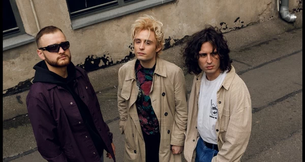 В Днепре из-за атаки РФ пострадал поезд с группой Ziferblat 