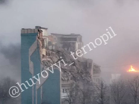 Після російської атаки у Тернополі зруйнована багатоповерхівка, у Львові - сильна пожежа