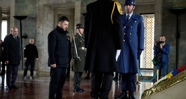 Зеленский в столице Турции Анкаре посетил мавзолей Ататюрка
