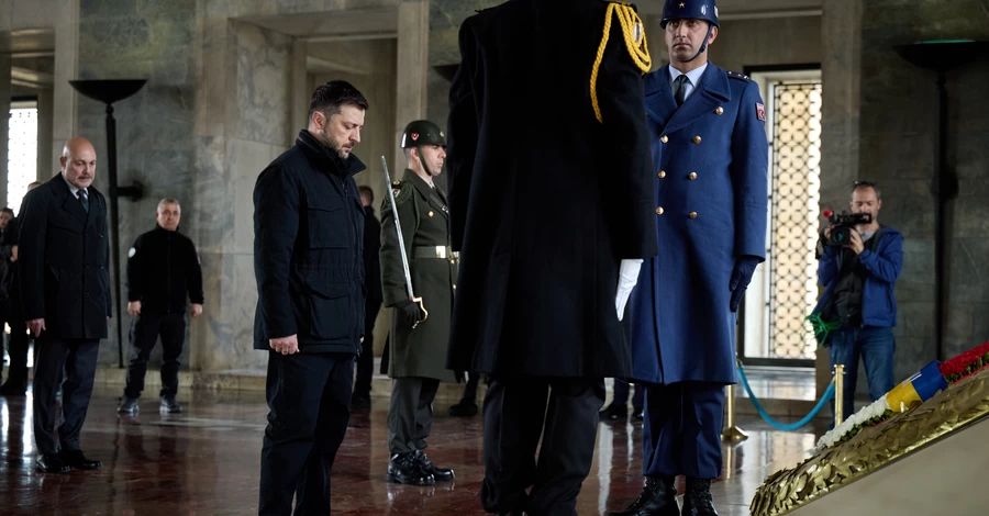 Зеленский в столице Турции Анкаре посетил мавзолей Ататюрка