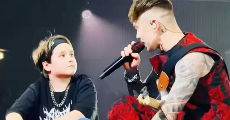 Подарунок від кумира: отримавши від Пивоварова гітару, юний фанат запросив його на концерт