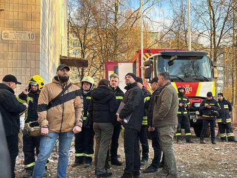 У Тернополі під завалами будинку від ранку перебуває 20-річний юнак