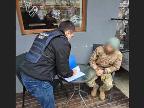 Син мера Умані отримував виплати за фіктивну інвалідність та програвав їх в онлайн-казино 