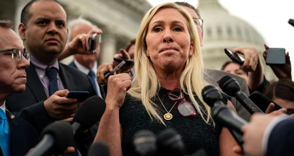 Блокировавшая помощь Украине Тейлор Грин уходит из Конгресса после ссоры с Трампом