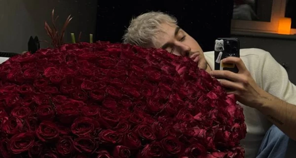 MELOVIN рассказал подробности помолвки: любимый подарил ему 501 розу и кольцо с 10 бриллиантами