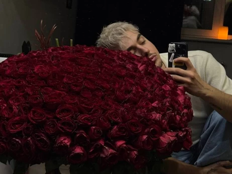 MELOVIN рассказал подробности помолвки: любимый подарил ему 501 розу и кольцо с 10 бриллиантами