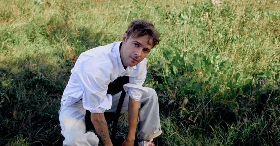 Макс Барских показал, что происходило за кадром съемок нового миниальбома 