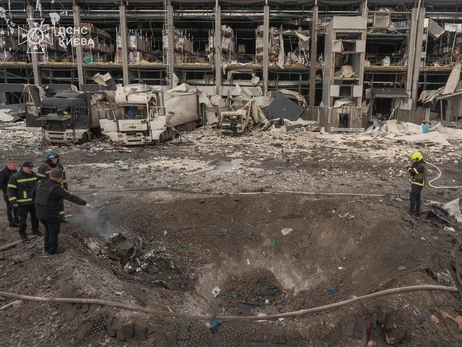 В результате ракетного удара по Киеву поврежден логистический центр Novus, погибли четыре водителя