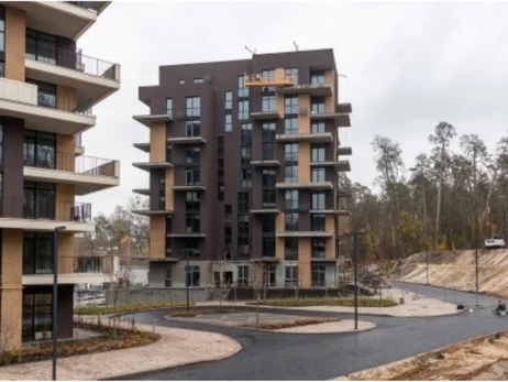 Факт. Свій ТРЦ, озеро, басейн і найнижчий тариф на світло: презентовано оновлену концепцію енергонезалежного ЖК Gravity Park