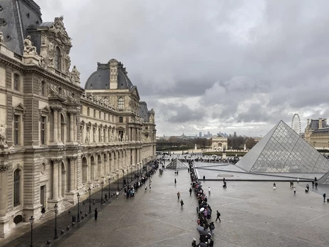 Затримали ще чотирьох підозрюваних у пограбуванні Лувру