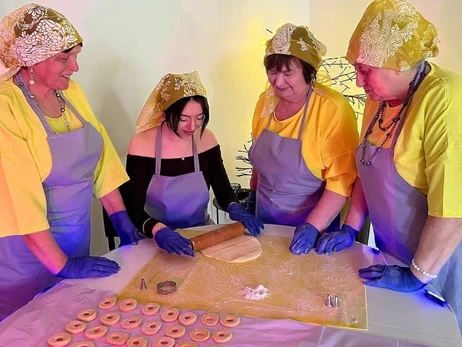 Львовские бабушки: Наши сырные пампушки должны знать во всем мире, как МакДональдс