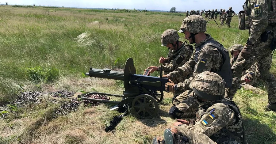У Покровську йдуть бої, ЗСУ контролюють ситуацію, ніякого оточення немає, - військові