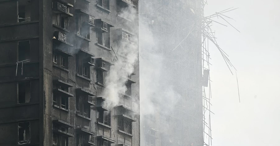 В Гонконге задержаны трое сотрудников строительной фирмы из-за смертельного пожара