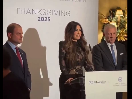 Прозора сукня посла США у Греції викликала фурор на гала-вечорі в Афінах 