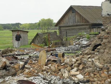 Староста села на Черниговщине: На яблонях висят дроны, в огородах зарылись фугасы