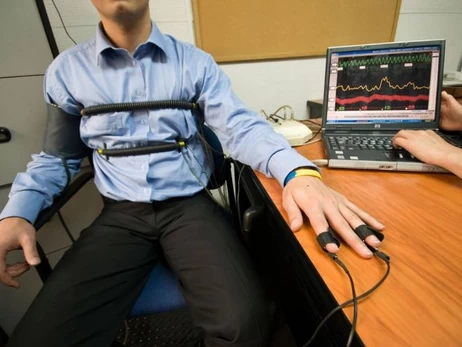 Мода на поліграф: чи каже правду «детектор брехні» і як допоможе в суді