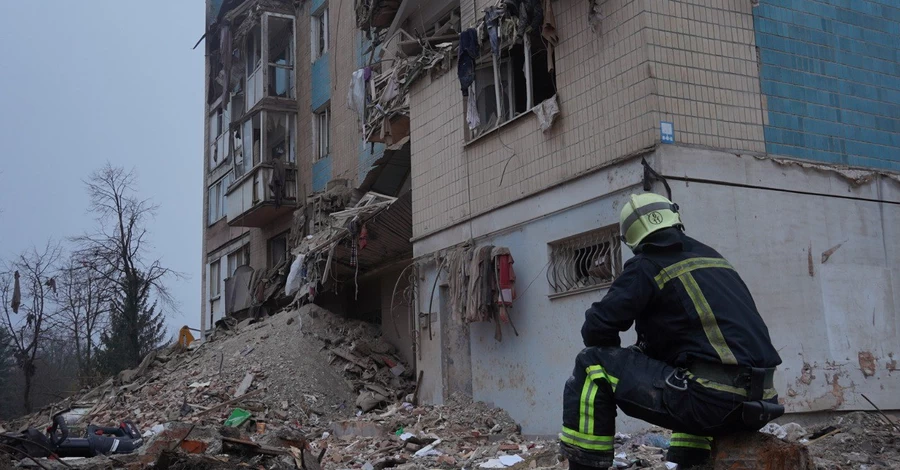 Мешканці зруйнованої багатоповерхівки у Тернополі отримуватимуть щомісяця по 15 тисяч гривень 