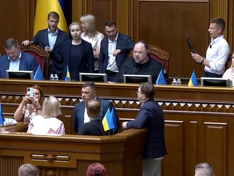 Депутати налаштовані блокувати трибуну Ради під час засідання 2 грудня