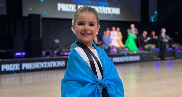 “Почему ведущий мне поклонился?” - 7-летняя Злата Верес стала чемпионкой мира в бальных танцах