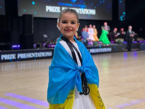 “Чому ведучий мені вклонився?” - 7-річна Злата Верес стала чемпіонкою світу у бальних танцях