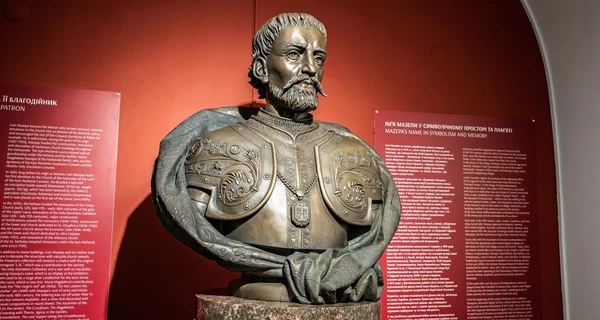 В Лавре открыли бронзовый бюст Мазепы, созданный по прижизненной гравюре гетмана