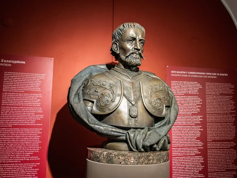 В Лавре открыли бронзовый бюст Мазепы, созданный по прижизненной гравюре гетмана