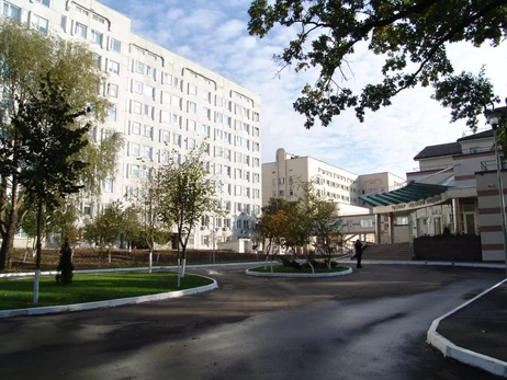 Тіньові куратори повертаються: закупівлі медобладнання в Києві знову ведуть до Фісталя, Беззубенка й Добровського