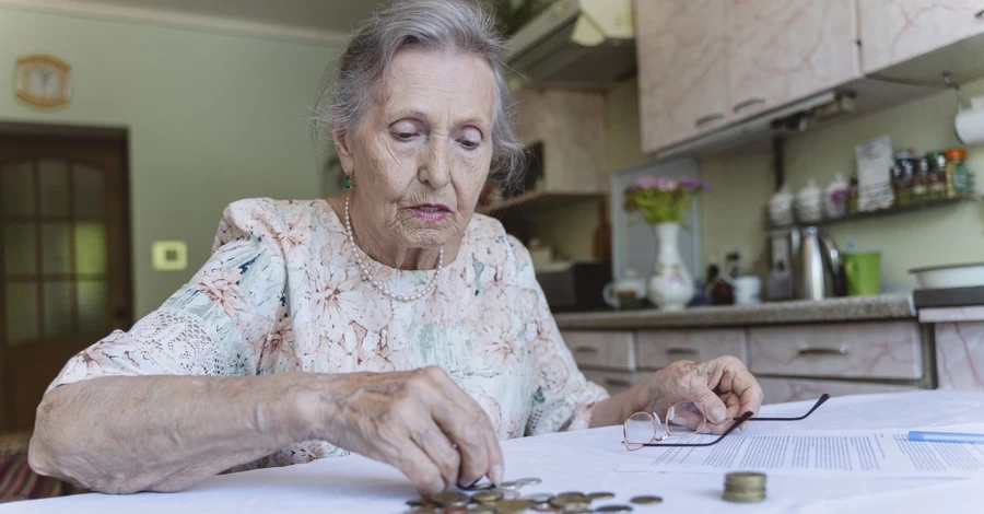 Що потрібно встигнути до Нового року: всім – подати заявки на виплати, пенсіонерам – пройти ідентифікацію