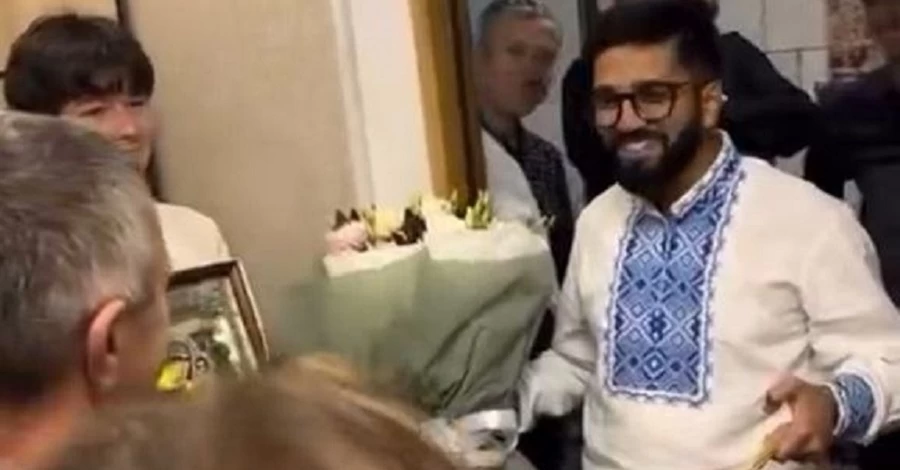 Пользователей соцсетей поразило видео, на котором иностранец делает предложение на украинском языке