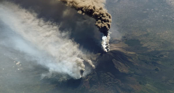 Ученые связали вулканы и чуму - извержения способствовали уничтожению половины Европы