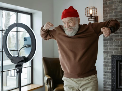 На порозі вічної молодості: вчені вже тестують препарати, що гальмують старіння