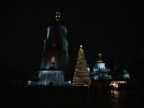 В Киеве засияла главная новогодняя елка страны