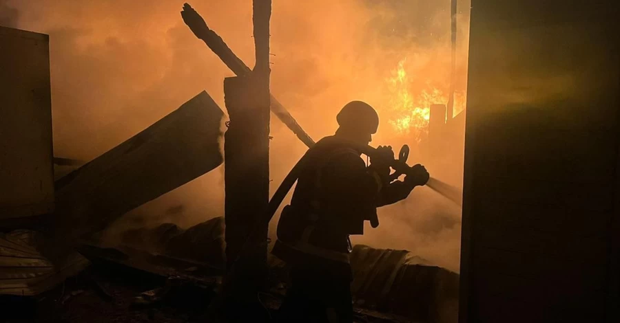 Росіяни вночі завдали масованого удару по Київщині, поранено троє людей