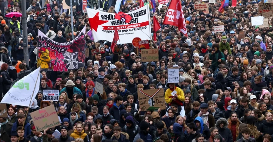 Німеччину охопили масштабні протести – молодь виступила проти призову на військову службу