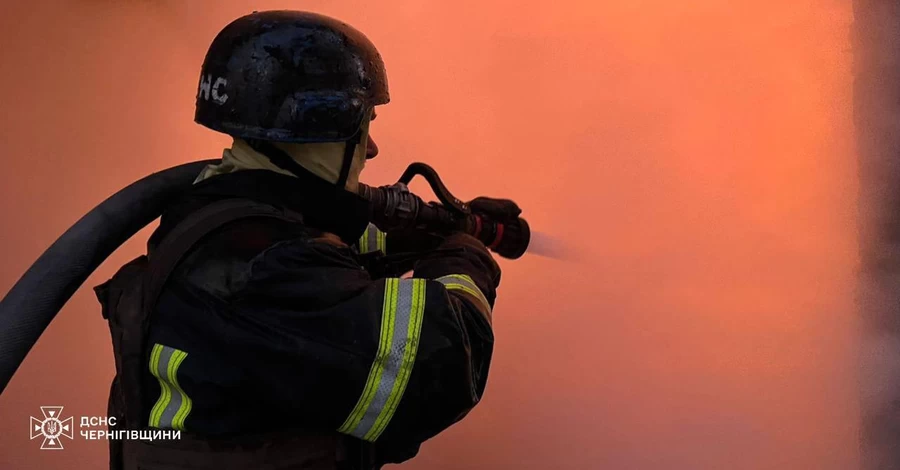 У Харкові після обстрілу виникла сильна пожежа - ДСНС працює вже кілька годин