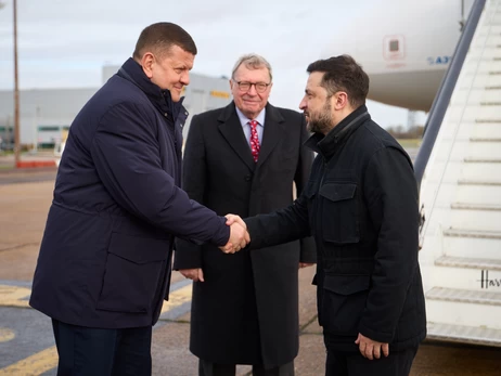 Зеленський прибув до Лондона, звідки сьогодні ж вирушить до Брюсселя