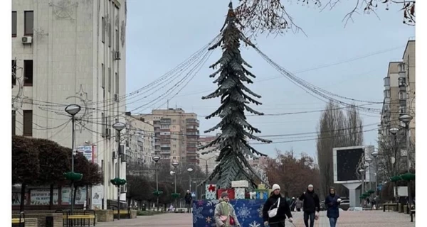 Какие времена, такая и елка – новогоднее дерево в Броварах удивило пользователей соцсетей