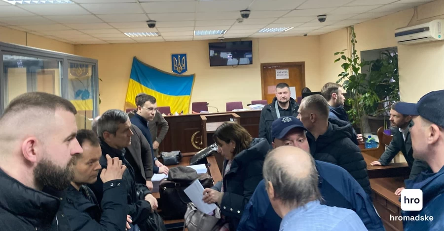 Коломойського, який мав зробити “гучні заяви”, не доставили до суду через зламаний транспорт