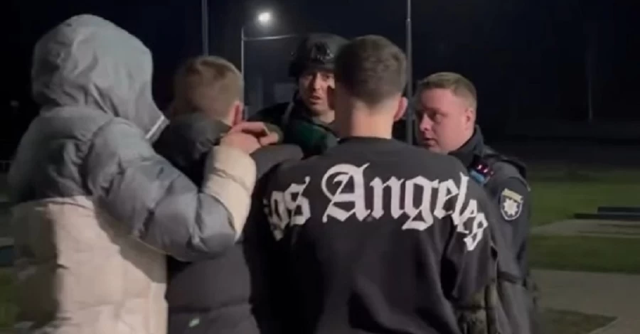 Правоохоронці встановили особи нападників на артистів 