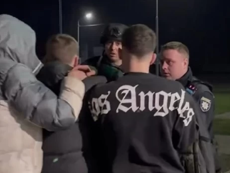 Правоохоронці встановили особи нападників на артистів 