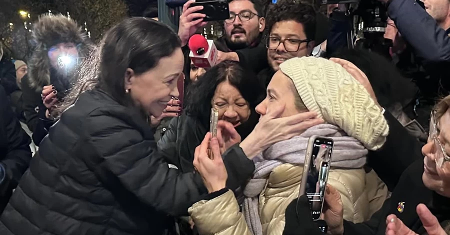 Нобелівська лауреатка втекла з Венесуели човном, але запізнилася на вручення в Осло