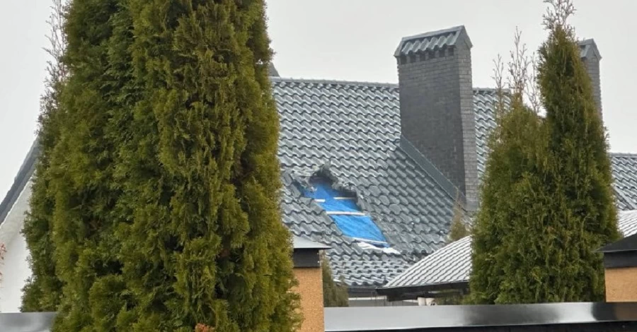 На Львівщині дрон влучив у будинок підприємців, поліція розслідує замах на вбивство