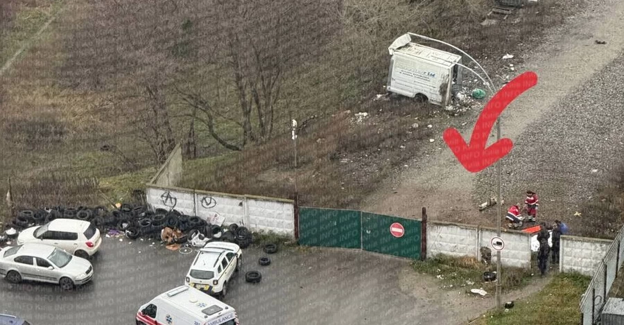 У Києві на Ревуцького пролунали вибухи - підірвались дві людини, одна загинула